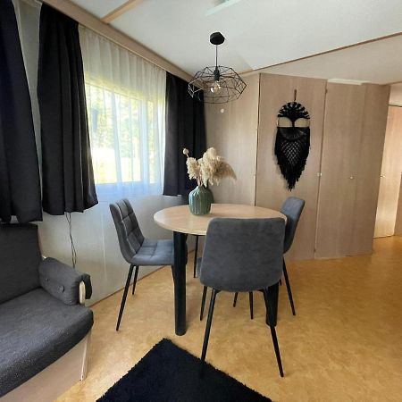 Chalet 'T Rijsterbos Op Camping Met Zwembad! Villa ภายนอก รูปภาพ