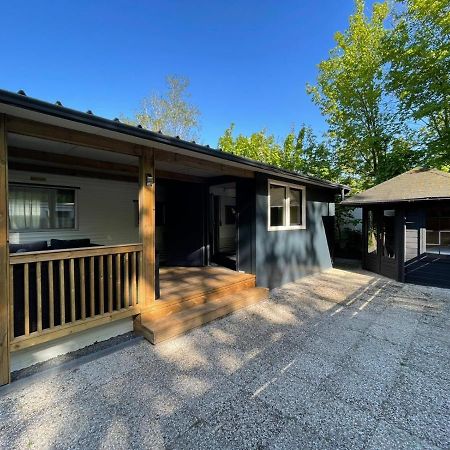 Chalet 'T Rijsterbos Op Camping Met Zwembad! Villa ภายนอก รูปภาพ