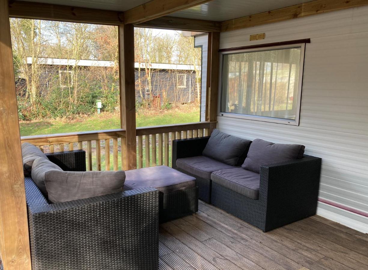 Chalet 'T Rijsterbos Op Camping Met Zwembad! Villa ภายนอก รูปภาพ