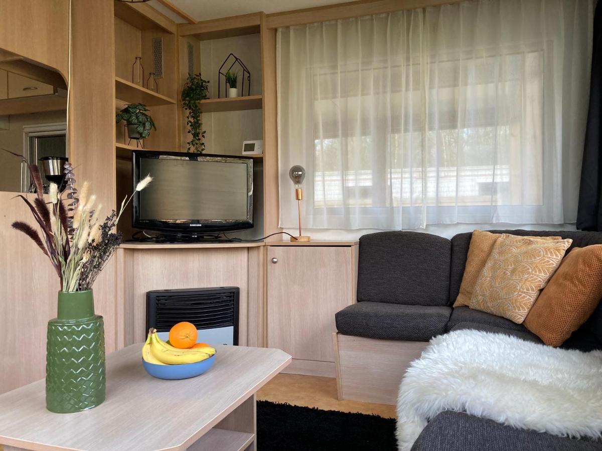 Chalet 'T Rijsterbos Op Camping Met Zwembad! Villa ภายนอก รูปภาพ