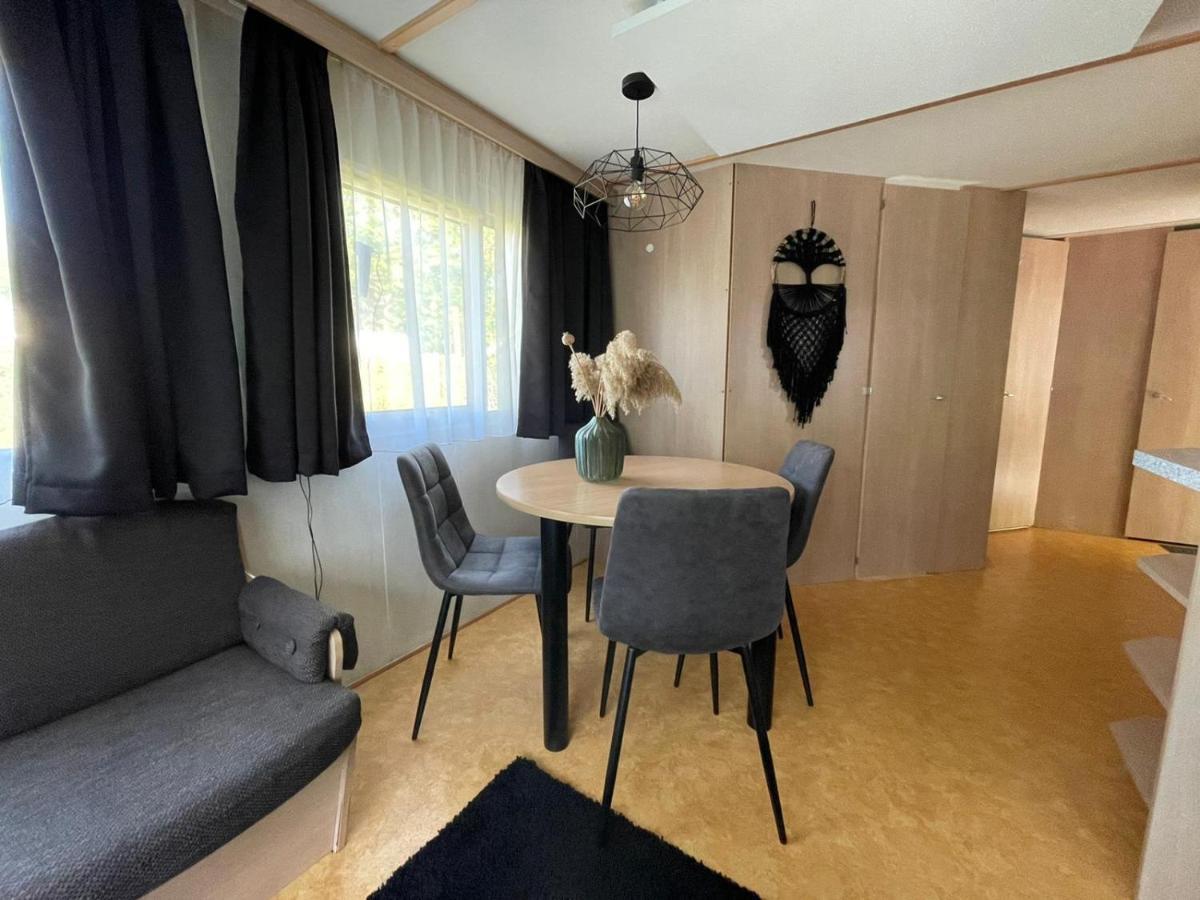 Chalet 'T Rijsterbos Op Camping Met Zwembad! Villa ภายนอก รูปภาพ