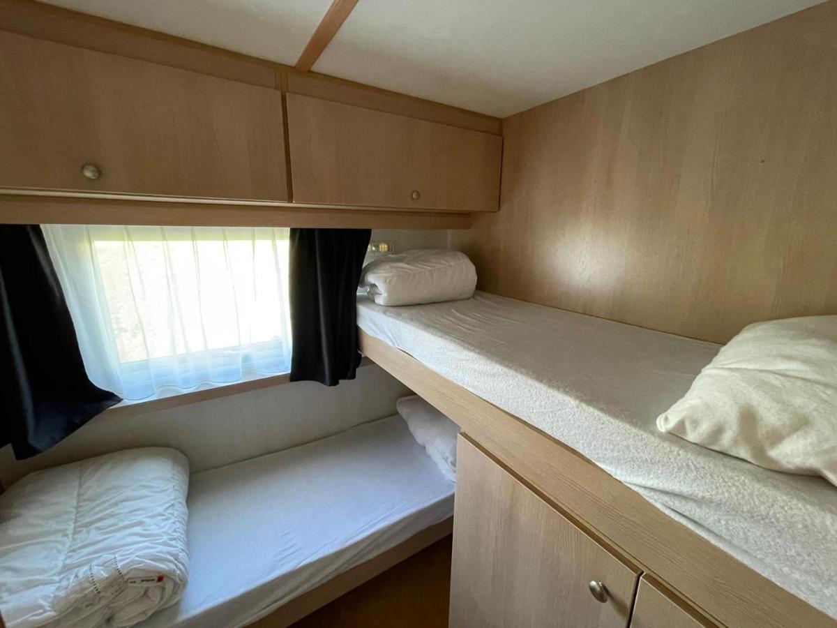 Chalet 'T Rijsterbos Op Camping Met Zwembad! Villa ภายนอก รูปภาพ