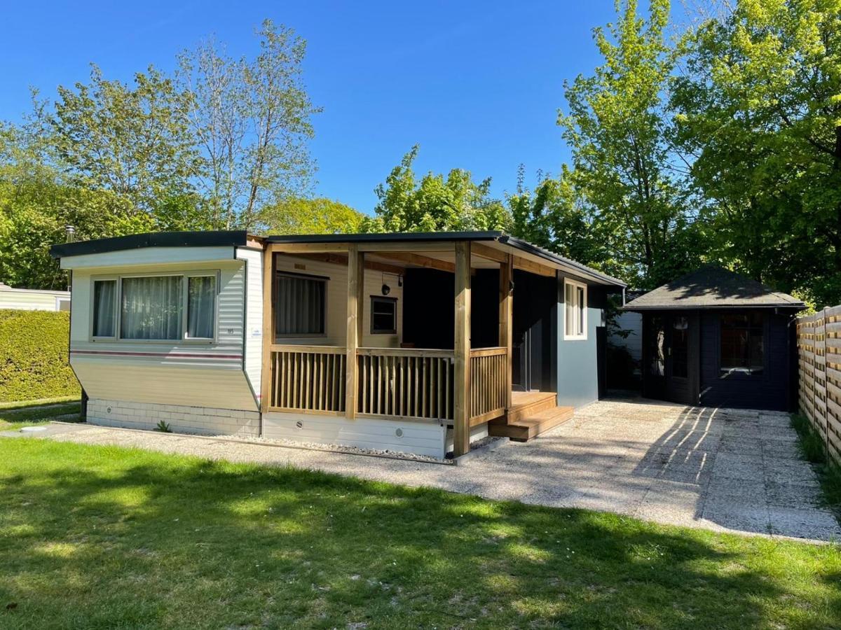 Chalet 'T Rijsterbos Op Camping Met Zwembad! Villa ภายนอก รูปภาพ