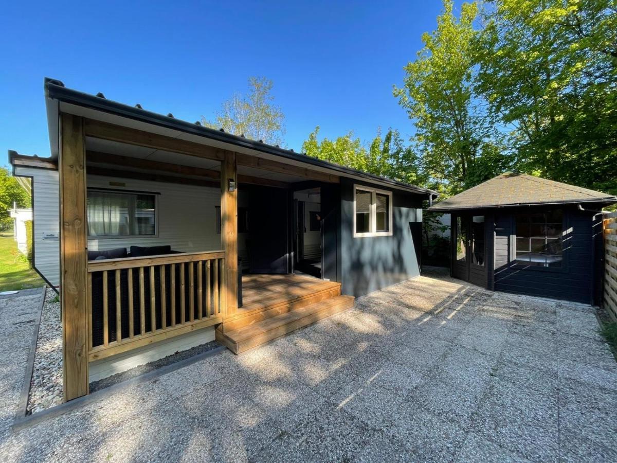 Chalet 'T Rijsterbos Op Camping Met Zwembad! Villa ภายนอก รูปภาพ